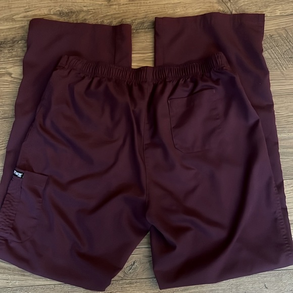 GREY’S ANATOMY Scrub Set Burgundy Size Large - Picture 10 of 11